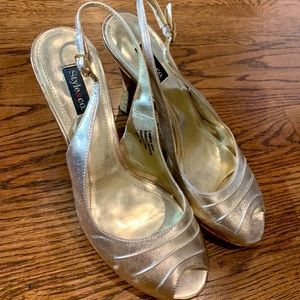 Champagne heels with cork platform.